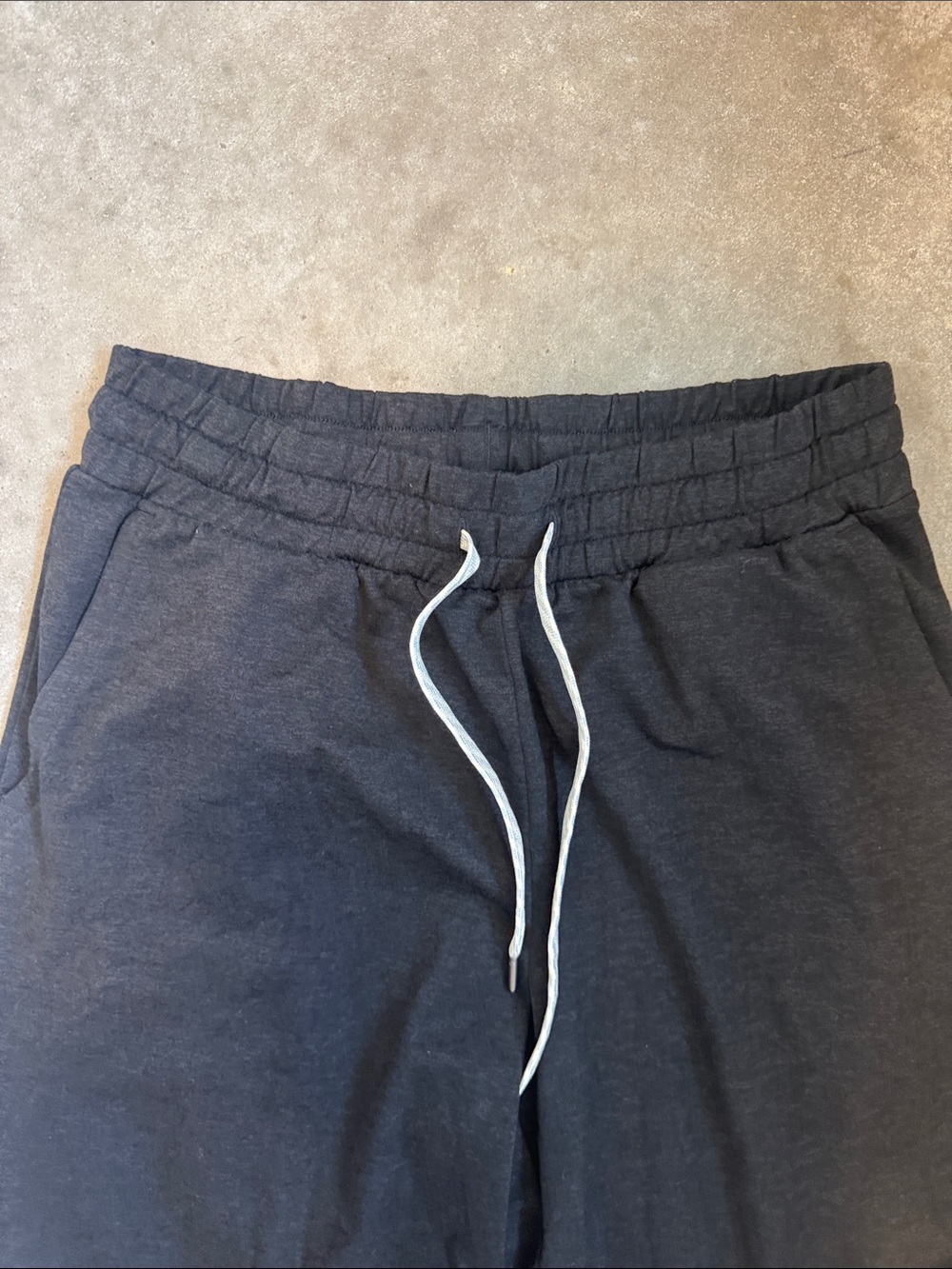 51. Vuori Halo Essential Wideleg Pant - Picture 5 of 6